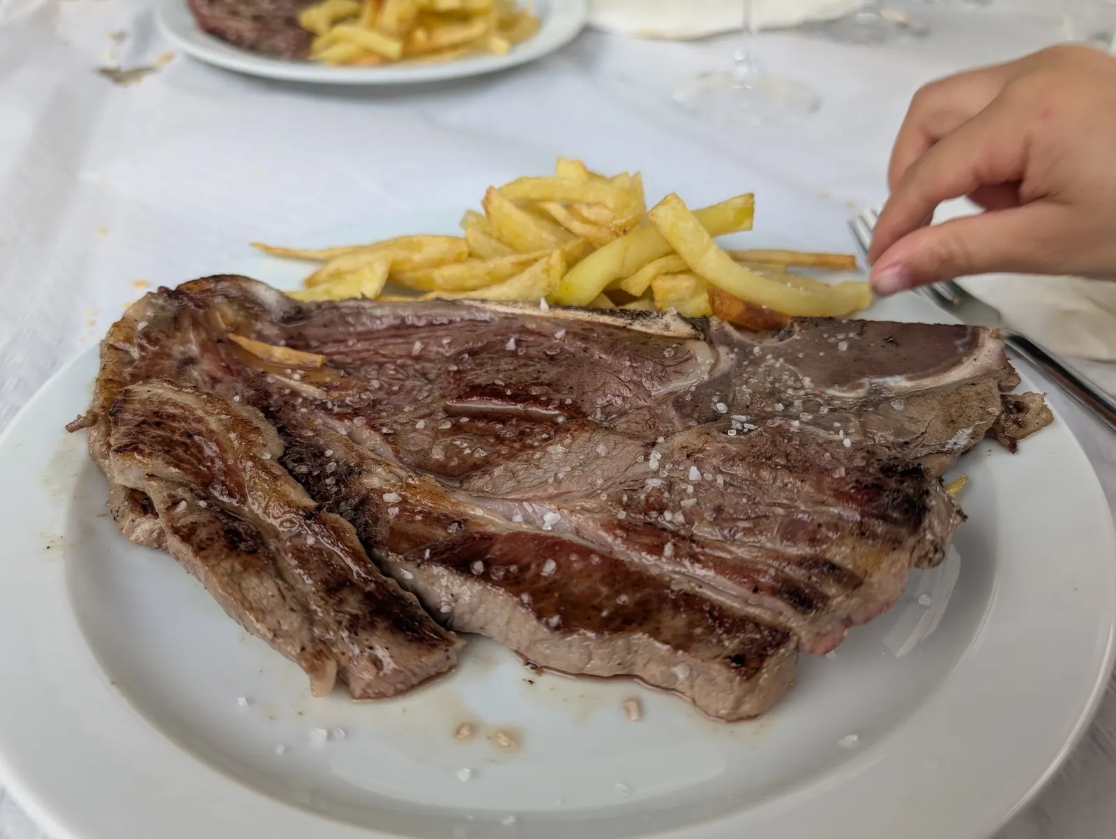 Chuletón a la parrilla con patatas